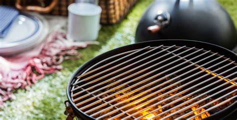 These are the workhorses of your cooker and because they come in if the grates are really dirty, soak them a second time to help soften and remove more gunk without how to keep a bbq grill clean all summer. How To Clean A BBQ Grill In 10 Easy Steps - King of Maids Blog