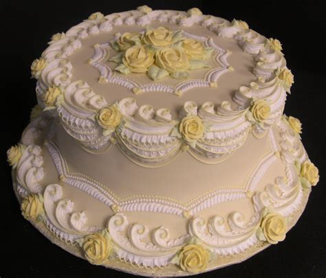 In this how to video edna teaches how to make simple royal icing daisies. The Royal Cake