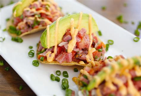 Te Decimos Cómo Preparar Unas Tostadas De Atún Fresco Y Aguacate