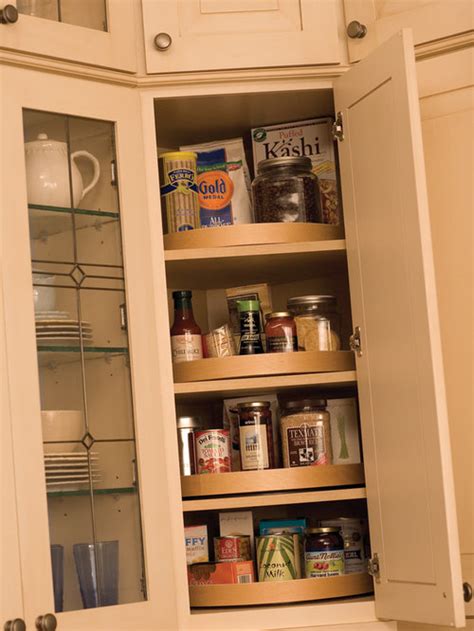 Say goodbye to the blind corner of your kitchen today and get rid of all those storage units that are hard to navigate! Upper Corner Cabinet | Houzz