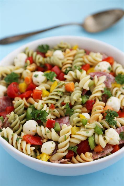 It's all the flavors of italy in one bowl. Italian Pasta Salad in 2020 | Pasta salad italian, Easy ...