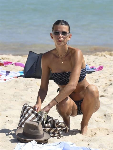 Kiwi Model Georgia Fowler Hits Bondi Beach In A Navy Striped Bikini 27