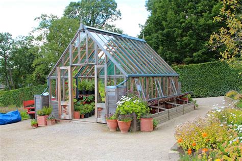 Glass Or Polycarbonate What Is The Best Type Of Greenhouse Glazing