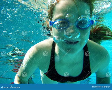 Nuotata Subacquea Immagine Stock Immagine Di Ragazza
