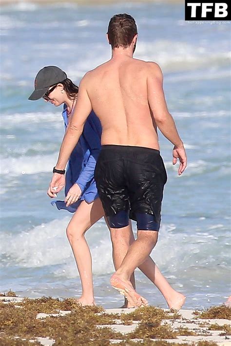 Dakota Johnson And Chris Martin Display Their Beach Ready Bodies While Holidaying In Mexico 22