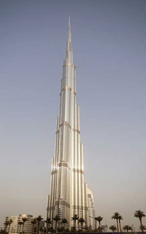 Burj Khalifa, o mais alto arranha-céu do mundo, com 828 metros de