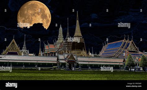 The Moon And Wat Phra Kaew At Night Stock Photo Alamy