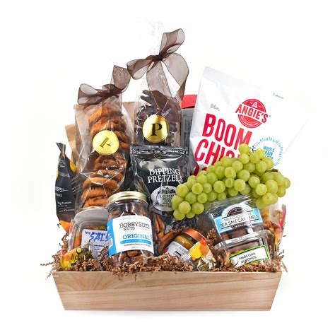 Savoury gift baskets perfect for corporate gifts, holidays, birthdays, and office gifts. Sweet n' Savory Basket - Palmer's Darien