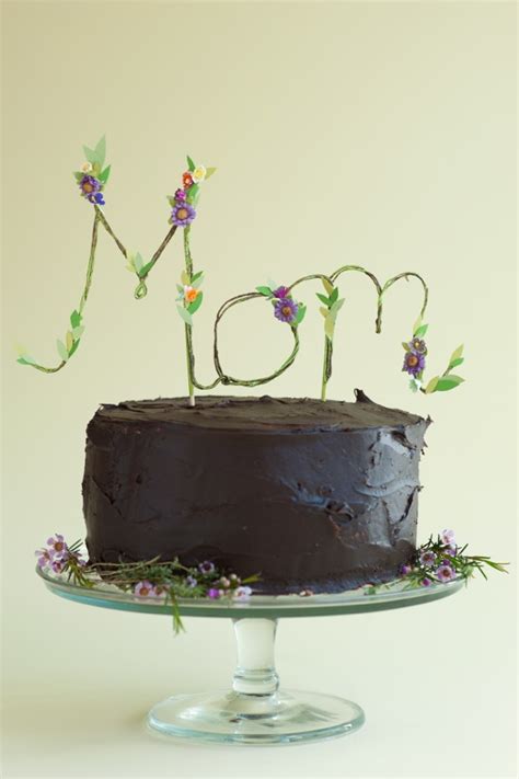 Print the mother's day floral cake topper decoration on cardstock or other sturdy paper 2. Floral Mom Cake Topper DIY