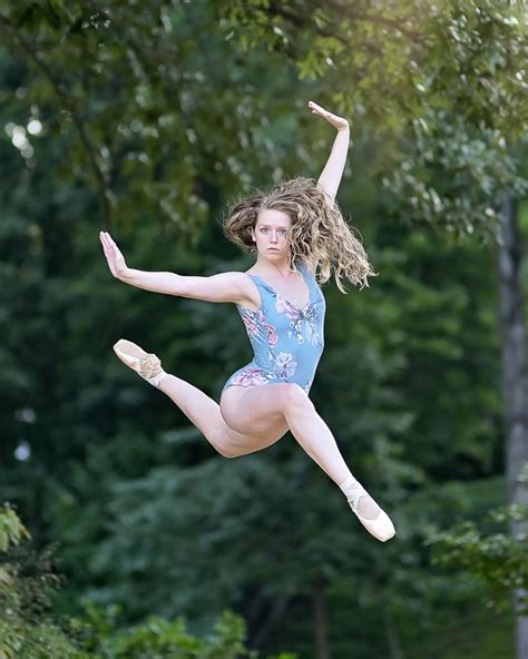Unique Ballet Jump In 2021 Dance Poses Dance Photography Ballet Jumps