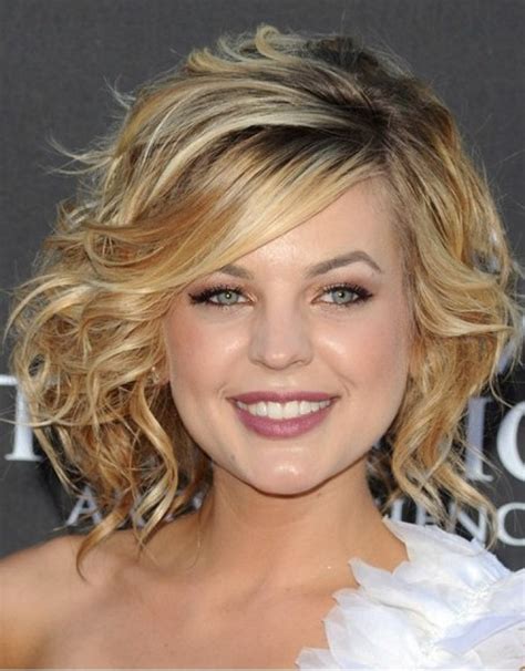 25 Beautiful Medium Length Haircuts For Round Faces Wassup Mate