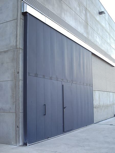 Please call us today to schedule your tour. Puerta corredera industrial SACINE