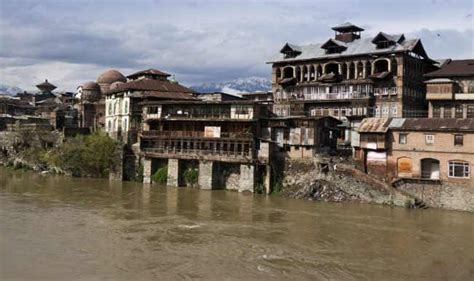 Vyeth (ویتھ/व्यथा)) is a river in northern india and eastern pakistan. Flood alert in Srinagar, Jhelum flowing above danger mark ...