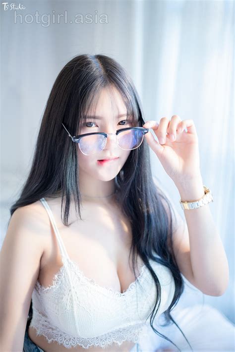 Flim Glasses Girl Share Erotic Asian Girl Picture And Livestream