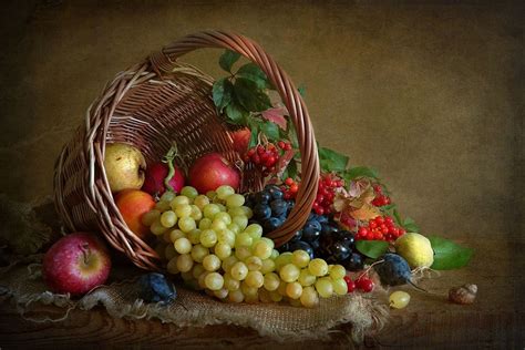 Pin By Svetlana On Stil Life 2 Fruit Basket Drawing Basket Drawing