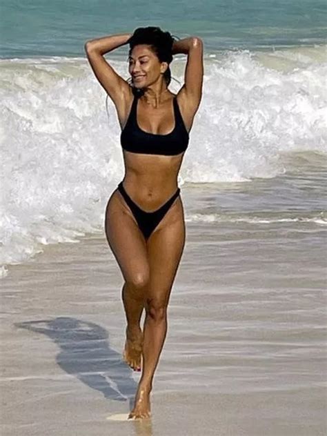 Nicole Scherzinger Flashes Cleavage In Saucy Beach Photo By The Ocean