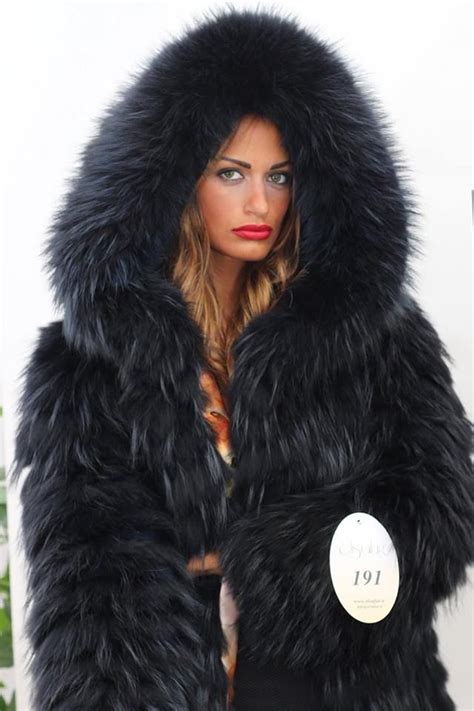 Pin By 𝐿𝓊𝒸𝒾𝑒 𝐹𝑜𝓍 On Elsafur Fur Fashion Fur Fashion