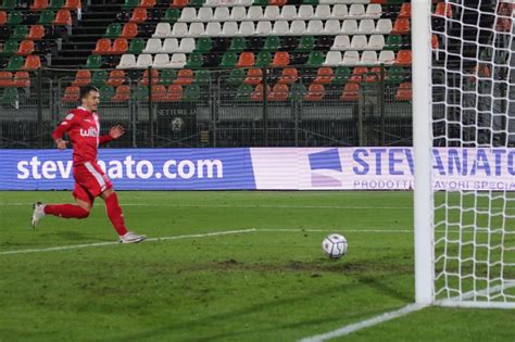 La notte romantica di berlusconi e galliani: Venezia Monza Calcio - Venezia Spal Under 17 Una Difesa ...