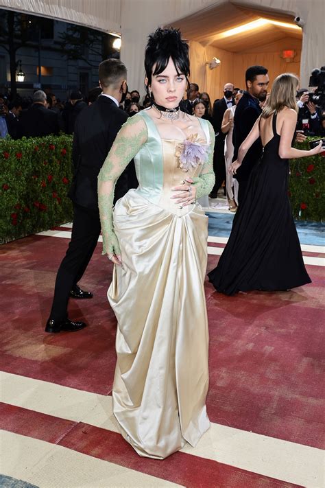 Billie Eilish Wore A Major Corset To The 2022 Met Gala—photos Glamour