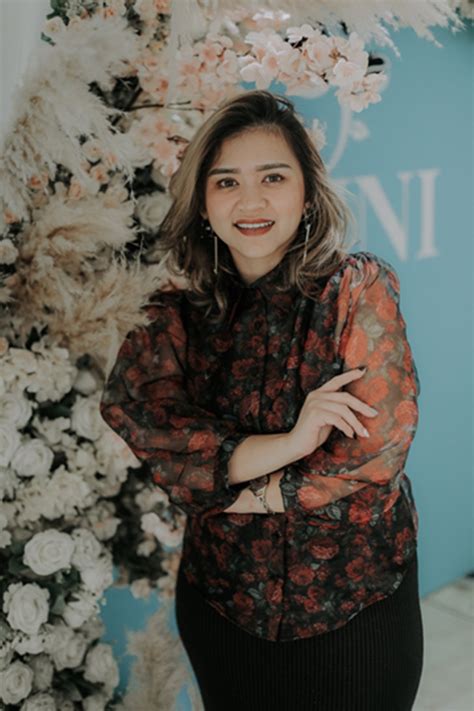 Dengarkan lagu online disini dengan. Berbagai Makna Cinta dalam Buket Bunga - MerahPutih