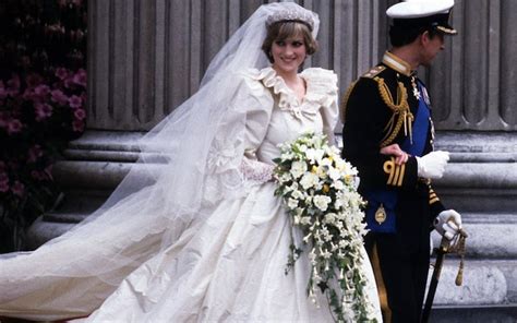 Princess Dianas Wedding Dress To Go On Display At Kensington Palace For The First Time In 25 Years