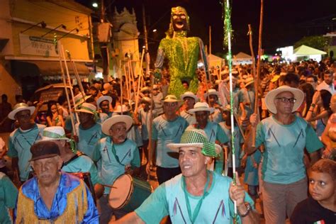 Cara permohonan e pengambilan (klik bawah). Mineiro-Pau de Recreio é preservado e desfila no Carnaval ...