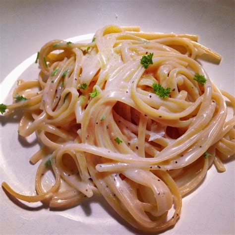 Remove from the heat and allow to sit for a couple of minutes to allow flavors to mingle and the sauce to thicken. Quest for Delish: Garlic Creamy Parmesan Pasta