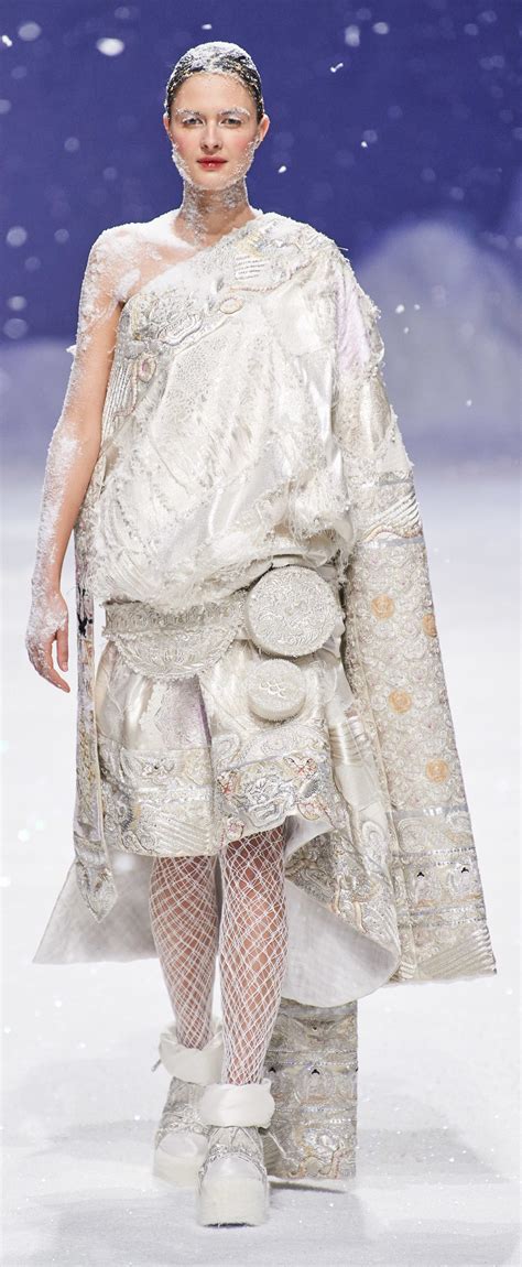 Guo Pei Spring 2020 Couture In 2020 Fashion Fashion Show Womens