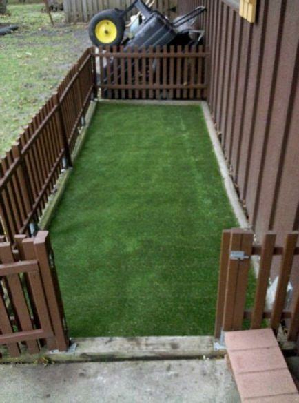 Looking to line your outdoor dog run with something pleasing to the eye and nice on your dog's paws? Super Backyard Dog Run Tips 44 Ideas #backyard | Dog ...
