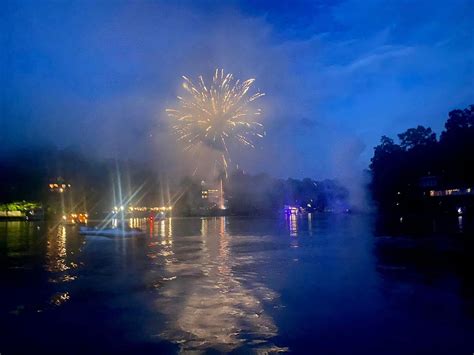 Lake Lanier 2023 Boat Parade - The Tryon Daily Bulletin | The Tryon
