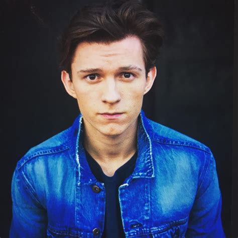 He is 24 years of age as of june 2020. Thomas Stanley "Tom" Holland (Kingston upon Thames, 1 de junho de 1996) é um ator, dançarino ...