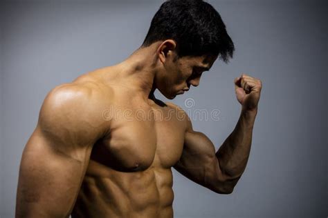Fitness Model Flexing Bicep Muscle Stock Image Image Of Body Muscles