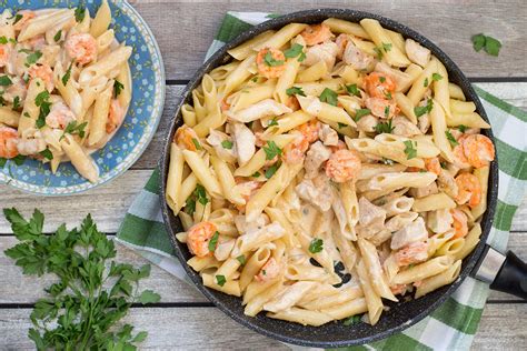 The Best Chicken And Shrimp Alfredo Pasta Recipe