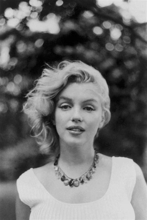 Marilyn Monroe Sad Marilyn Monroe Biography S Photos Photos Du