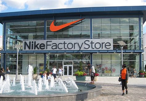 Readers say they don't mind the long waits, as they know the service will be personalized when it's their child's turn for a fitting. A Nike Outlet Is Coming To New York City in April ...