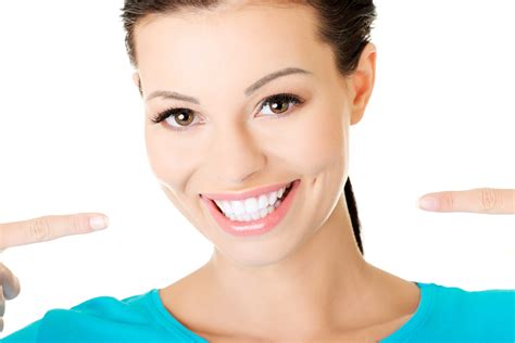 Three Ways To Whiten Your Teeth And Wear A Bright Shiny Confident Smile
