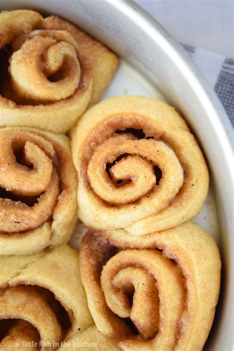 Easy Crescent Roll Cinnamon Rolls A Little Fish In The Kitchen