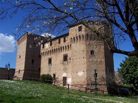 La Rocca Malatestiana In Primavera Cesena Medieval Ages Medieval Castle Places Around The