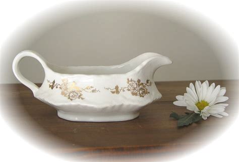 Gravy Boat Vintage With Gold Rose Design — Shabby Chic — Thanksgiving