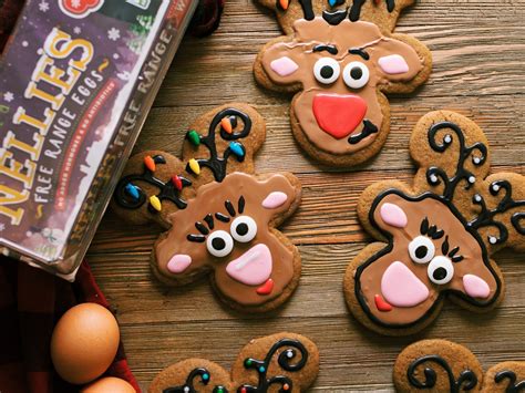 Gingerbread cookies are such a lovely seasonal treat, and these gingerbread reindeer cookies are a great festive take on the classic. Upsidedown Gingerbread Man Made Into Reindeers - First, it ...