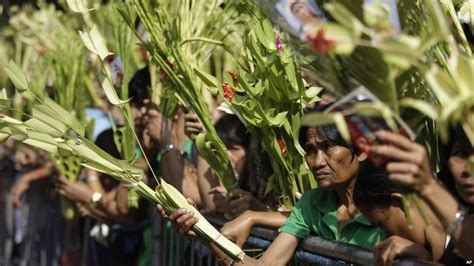Bbc News In Pictures Christians Celebrate Palm Sunday