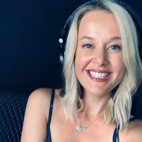 jana hocking reveals ‘sugar daddy slid into her dms the courier mail