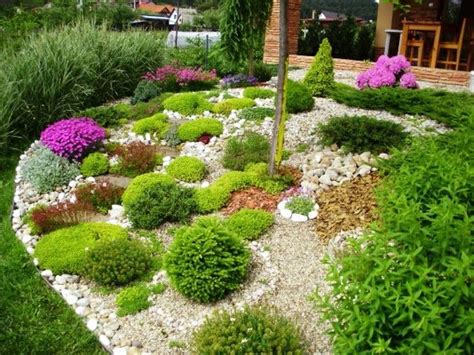 Traumhafte blumen für freunde & familie bei blume2000.de. blumenbeet-mit-steinen-gartendeko-kleine-büsche-lila ...