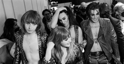 Eurovision 2021 şarkı yarışmasında, 524 puanla birinci seçilen i̇talyan rock grubu maneskin'in baş solistinin canlı yayınlanan eurovision'da birinci seçilen grubun solisti, kutlamalarda uyuşturucu çekti. Ganador italiano de Eurovisión da negativo a examen de drogas