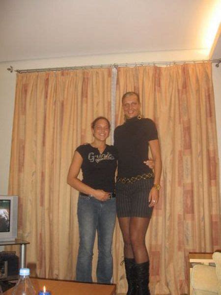 the world s tallest women 59 pics