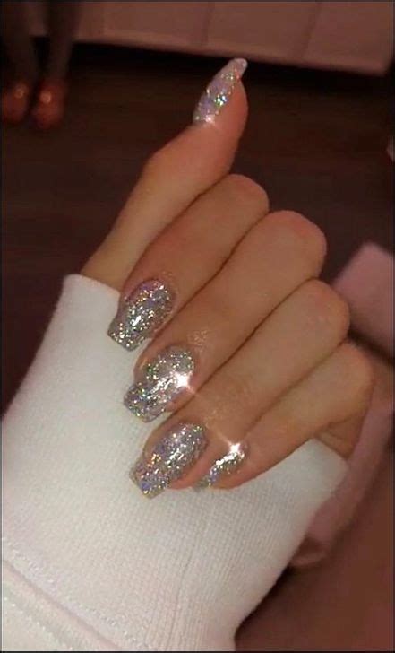 20 Unique Christmas Glitter Nails Art Ideas That Will Make You Happy