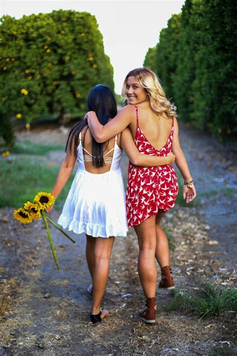 Too In Love With Best Friend Photoshoots Just Add Some Sunflowers