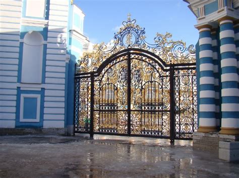12 Main Gate Paint Colours - Simple Yet Appealing