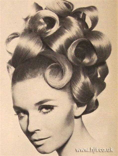 Can You Say Curl 1960 Hairstyles Vintage Hairstyles Retro Updo