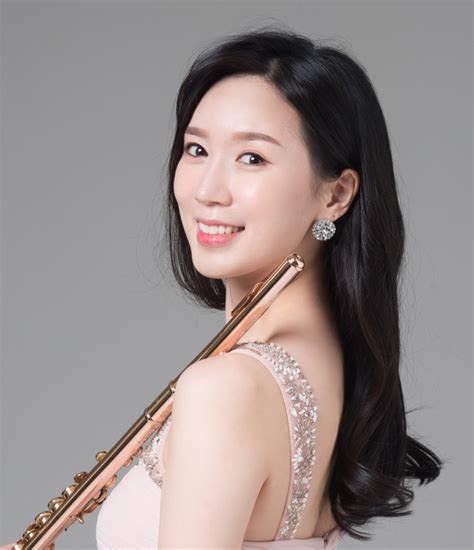 Yoon Hee Jung Flutist About